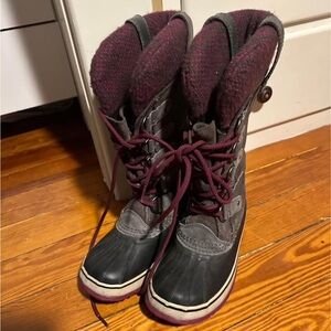 Sorel Joan of Arctic Women's Black and Burgundy Winter Boots